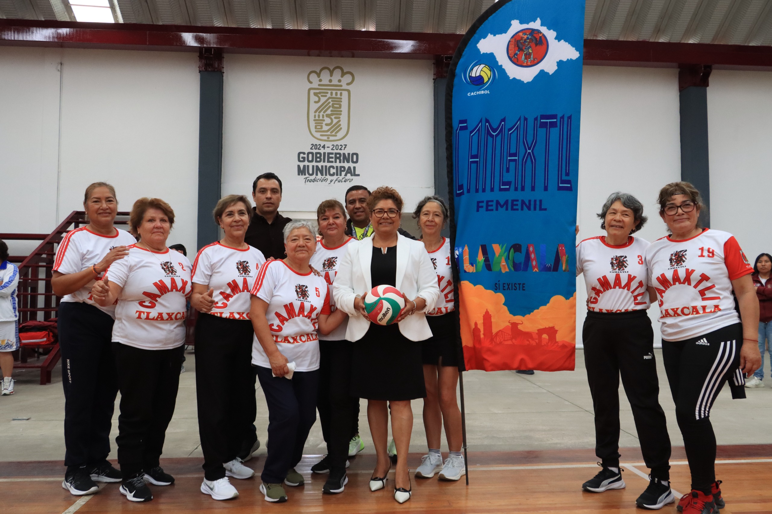 Tere Alfaro premia a ganadores del “Torneo de Cachibol Cuautlancingo 2025”