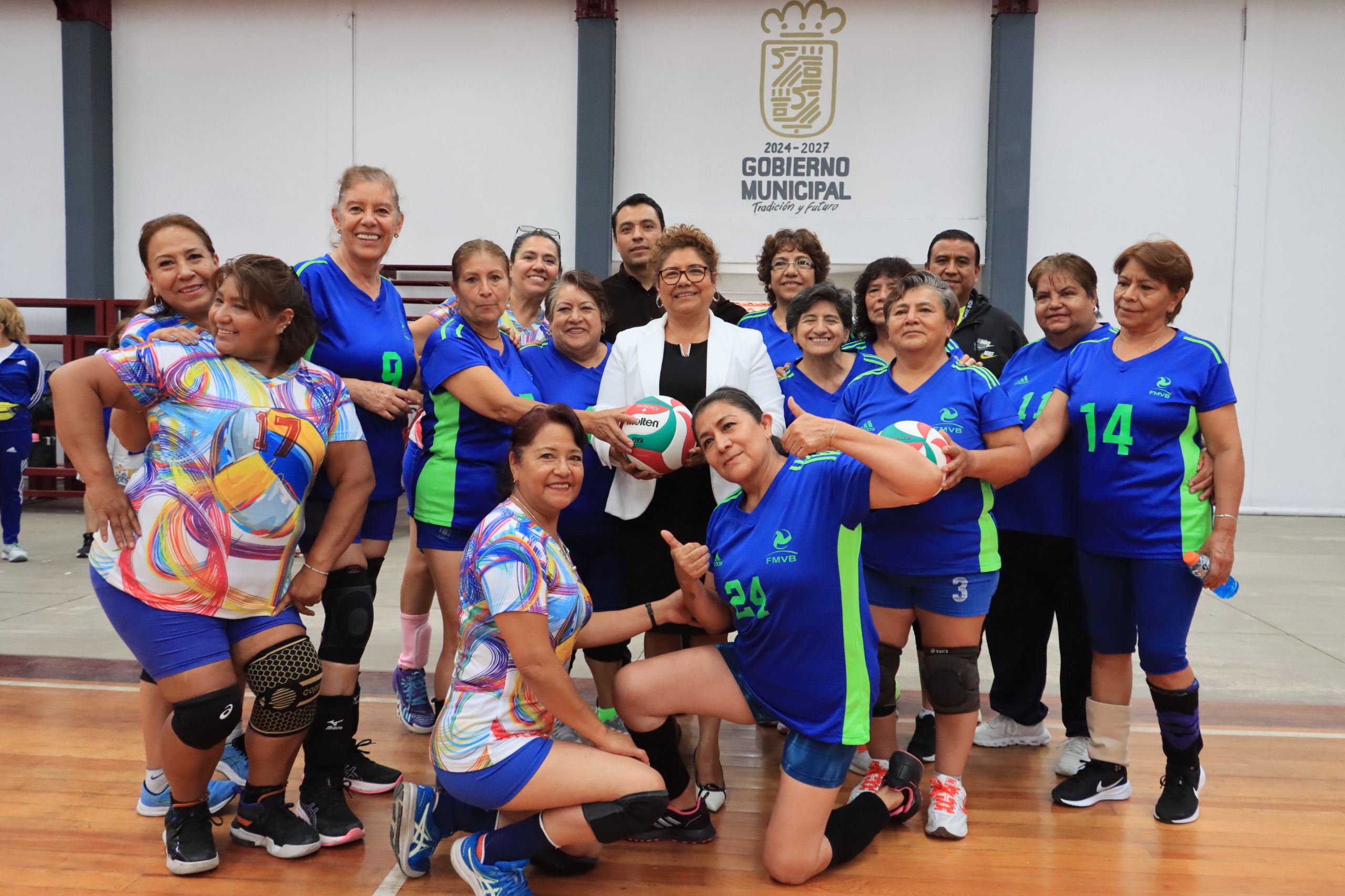 premian ganadores torneo de cachibol 5