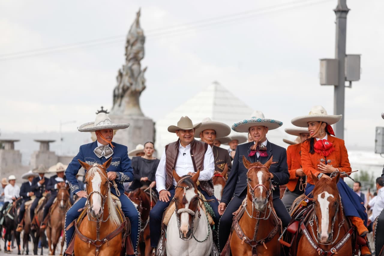 Gobernador Armenta celebra Día del Charro con cabalgata en Puebla