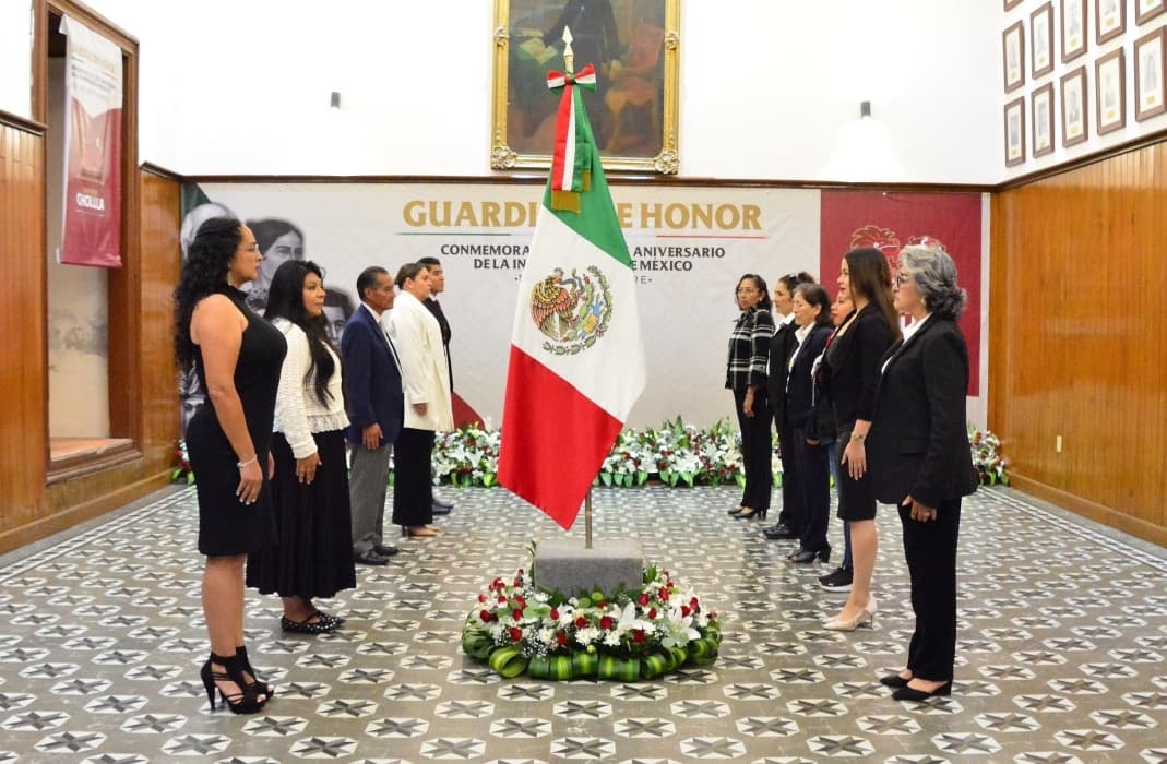 Encabeza Tonantzin Fernández Guardia de Honor en conmemoración del 215 aniversario del inicio de la Independencia de México
