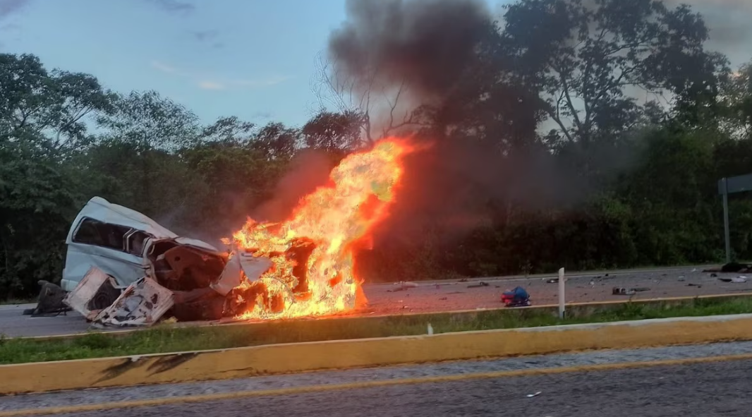 Tragedia en Mérida-Campeche: choque múltiple deja 15 muertos y 2 heridos
