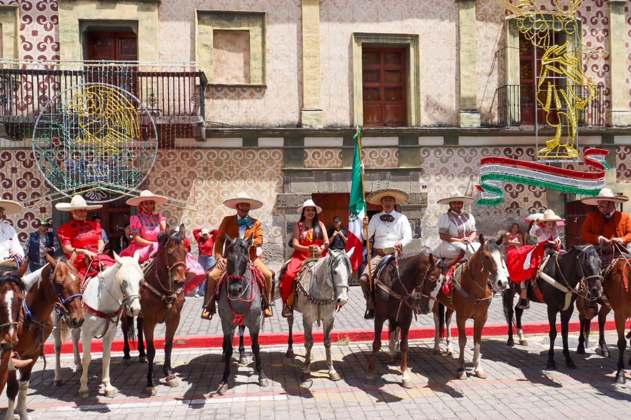 Tonantzin Fernández lidera el tradicional Desfile de Independencia