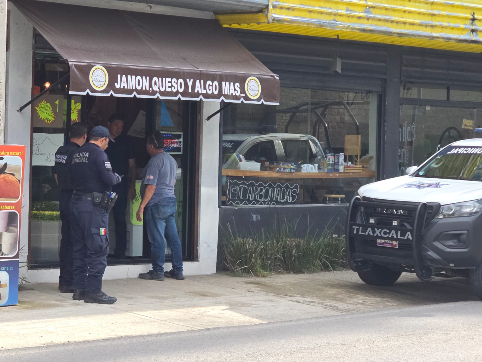 Asaltan a mano armada negocio en Ixtulco