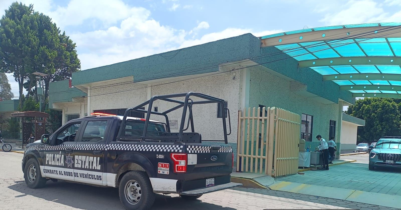 Roban camioneta del INE en Nativitas; empleado es golpeado y abandonado