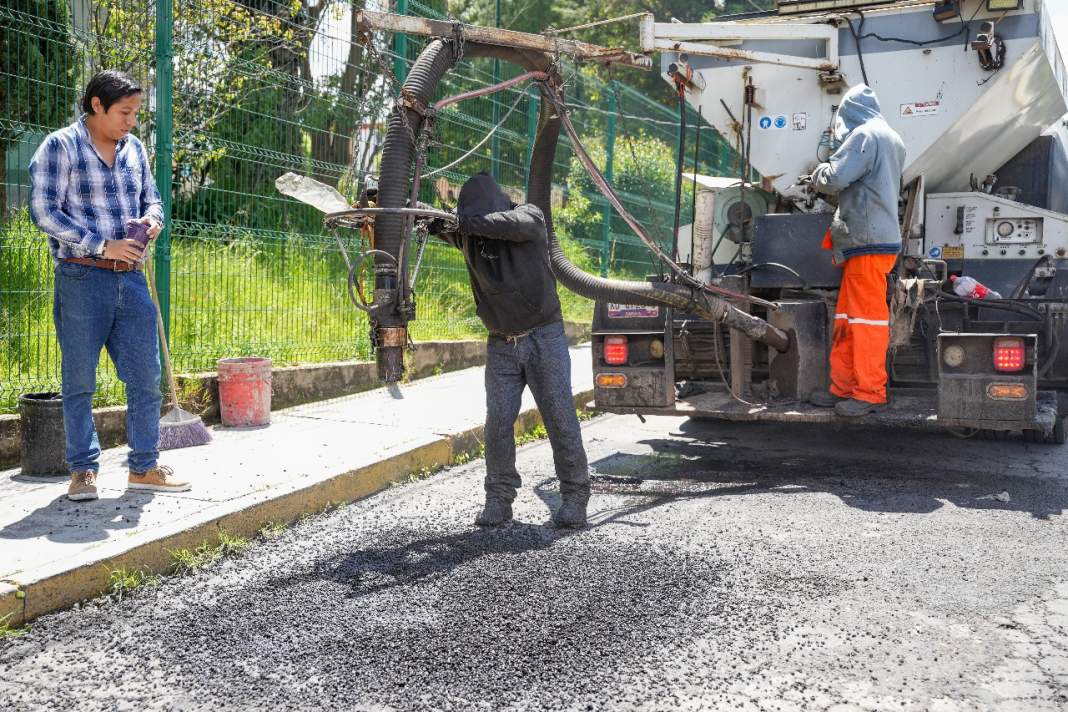 Tlaxcala prueba aditivo innovador para baches y calles más duraderas