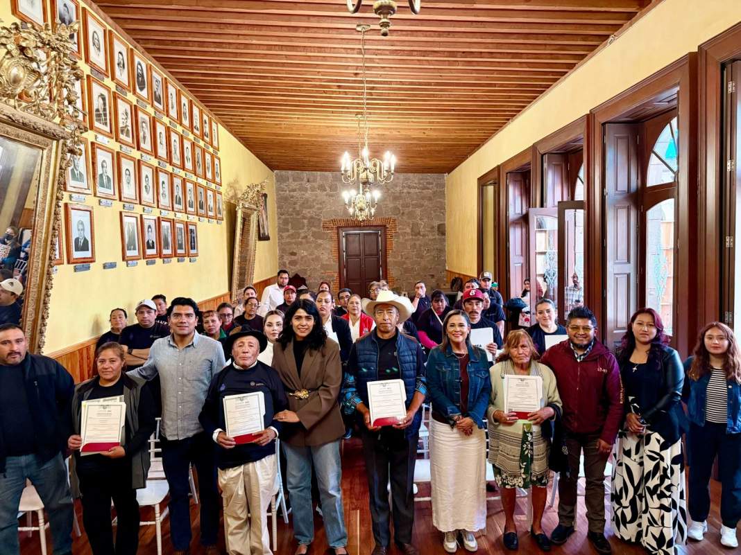 Tlaxcala celebra la entrega de 237 certificados de educación básica