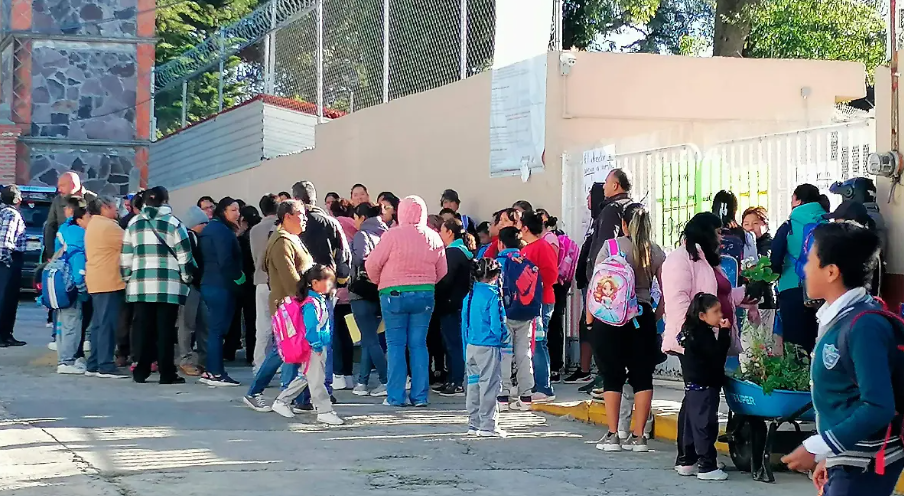 Padres de familia exigen destitución del director en primaria de Tlaxcala
