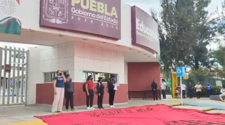 Normalistas de Teteles entregaran campus al gobierno de Puebla este lunes