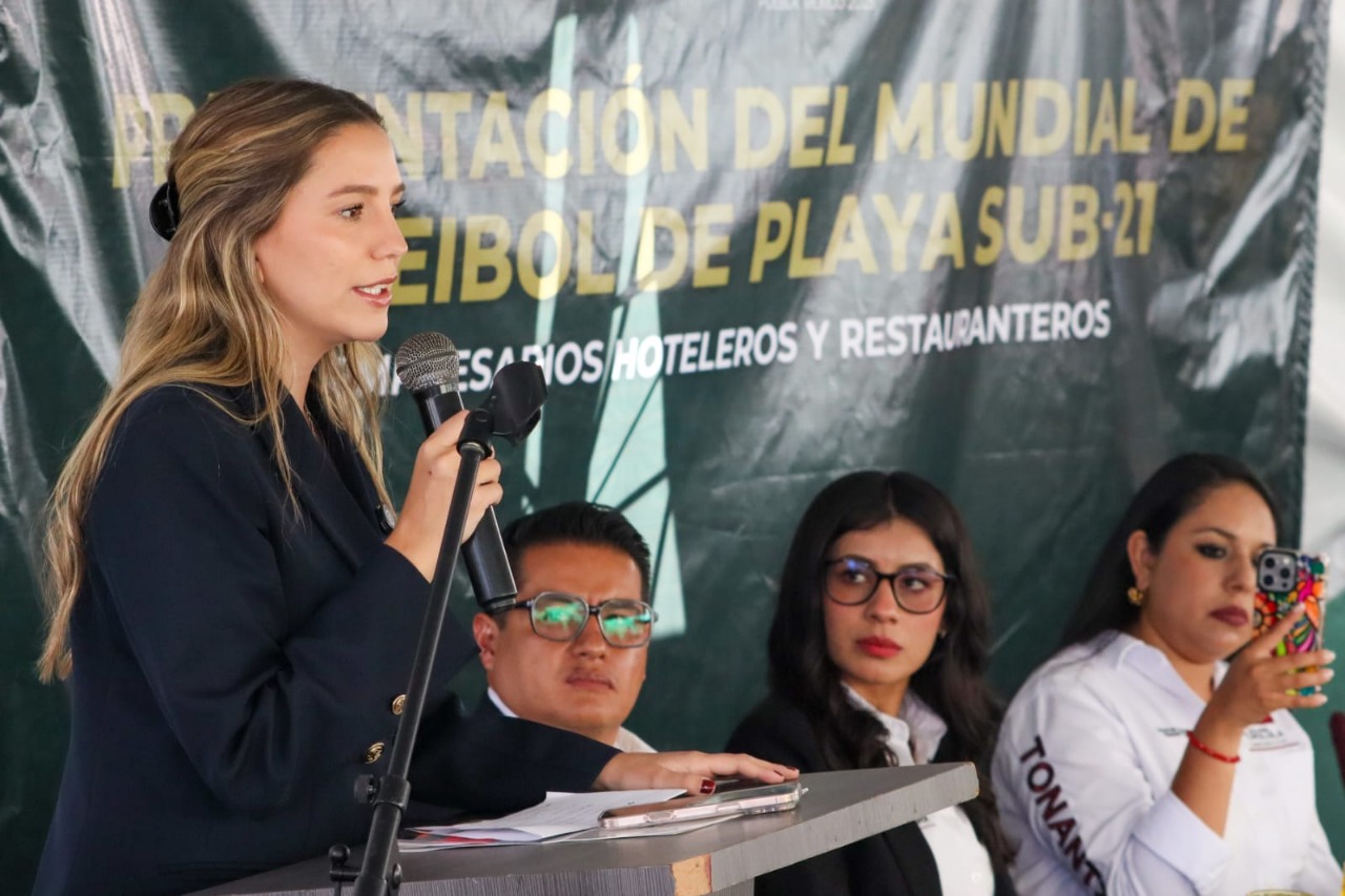 Presenta Tonantzin Fernández el Mundial de Voleibol de Playa Sub 21 a restauranteros y hoteleros de San Pedro Cholula