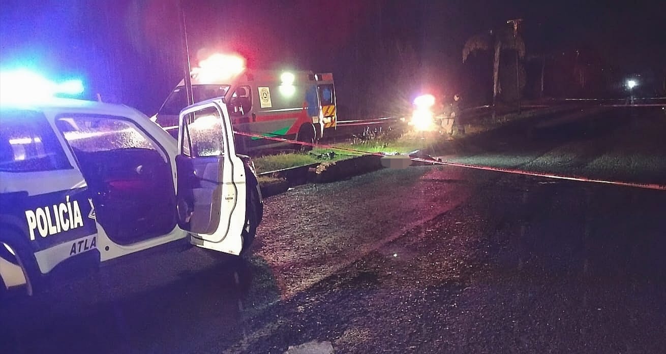 Joven muere en accidente de motocicleta en Atlangatepec; un menor resultó herido