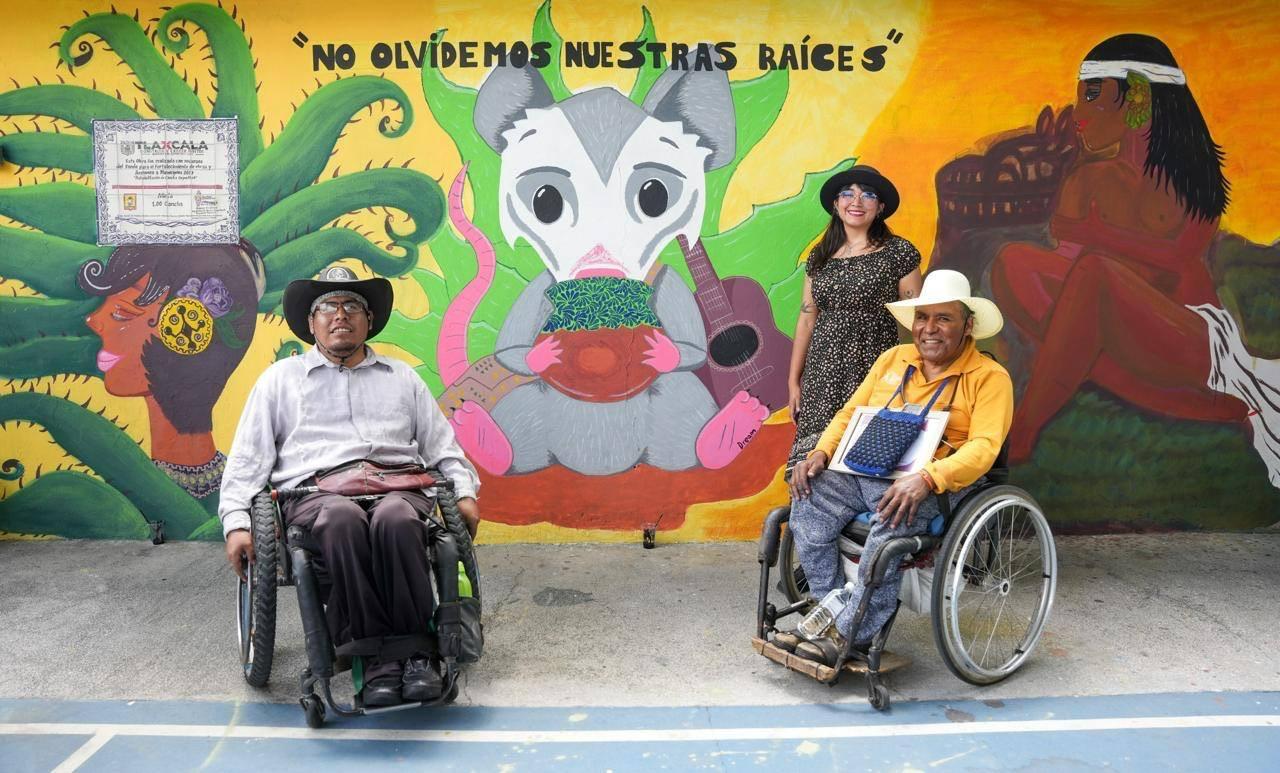 Personas con discapacidad crean mural “No olvidemos nuestras raíces” en Tlaxcala