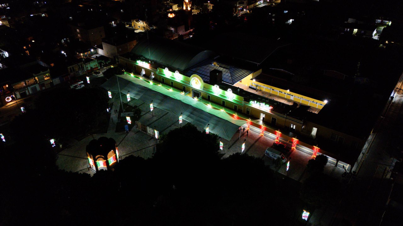 San Andrés Cholula se ilumina con espíritu patrio