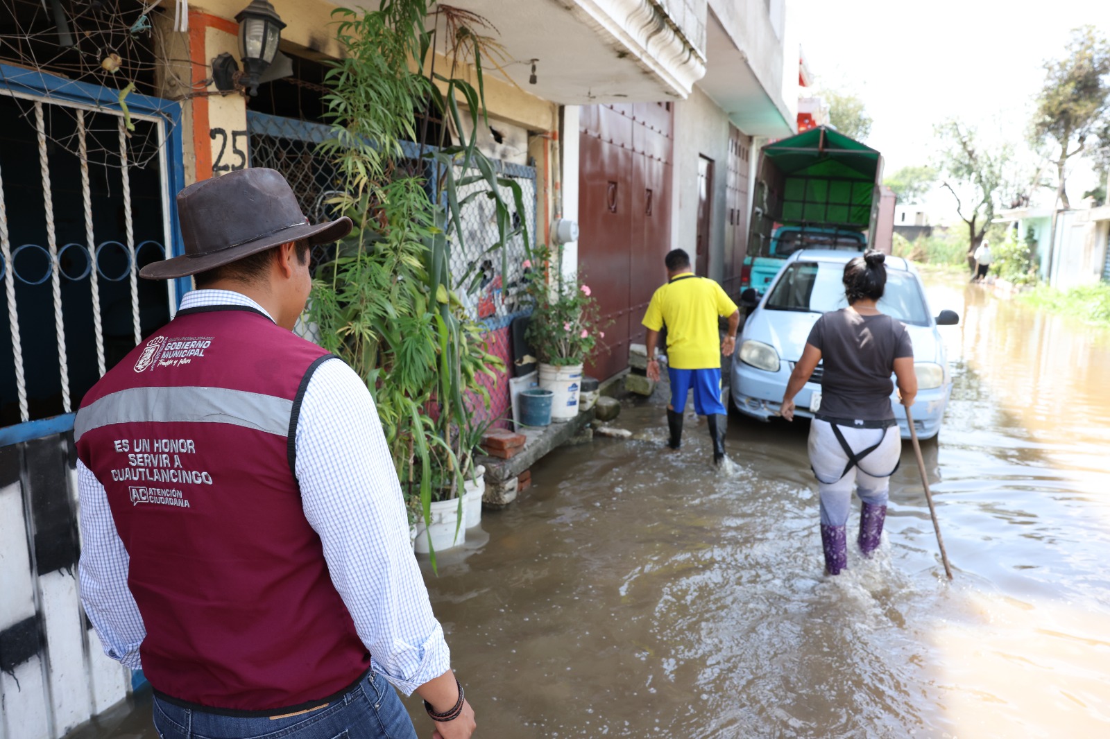 Omar Muñoz acude a zonas afectadas de Sanctorum y Chautenco tras intensas lluvias 