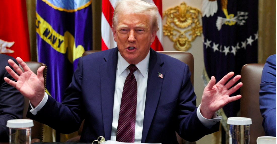 Trump ofrece Ejército contra cárteles en México; Sheinbaum rechaza injerencia