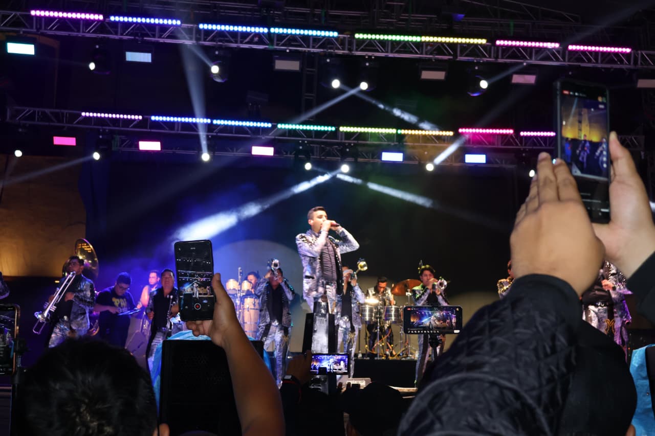 La vibra de Carnaval llega a la 75 Feria de Cholula con banda La Misteriosa