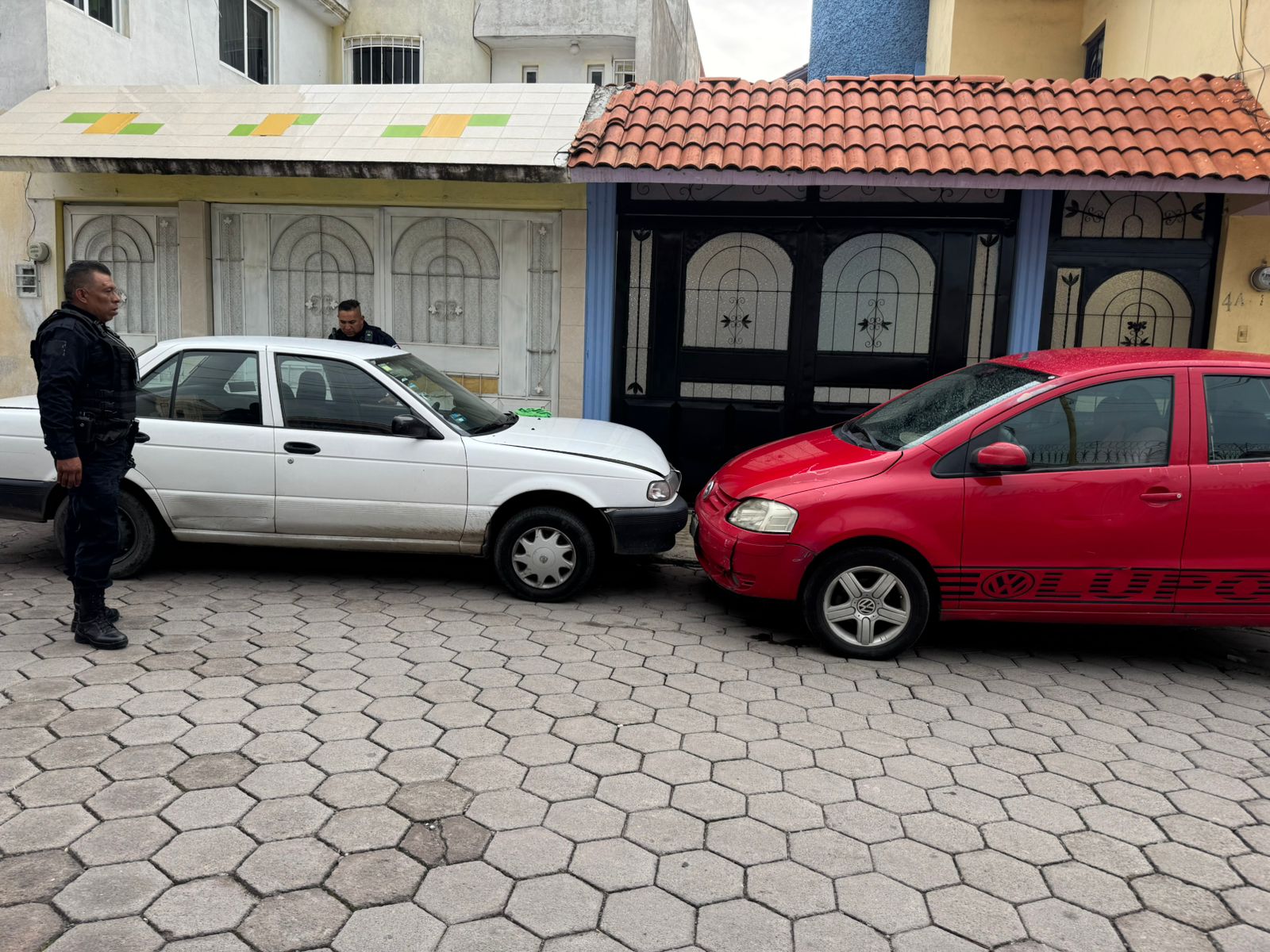 Aseguran en Chiuatempan a hombre con Tsuru robado en Puebla; intentaba huir sobre Vía Corta