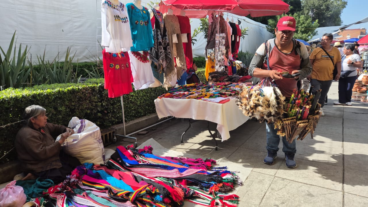 San Pedro Cholula revive el trueque ancestral en la Plaza de la Concordia