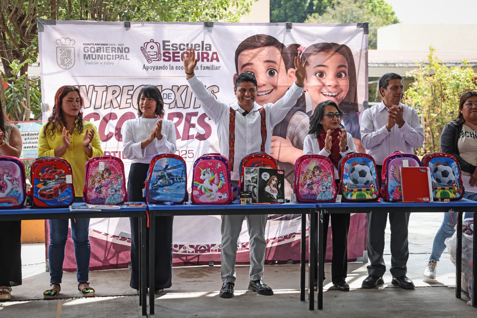 oma entrega kits escolares 1