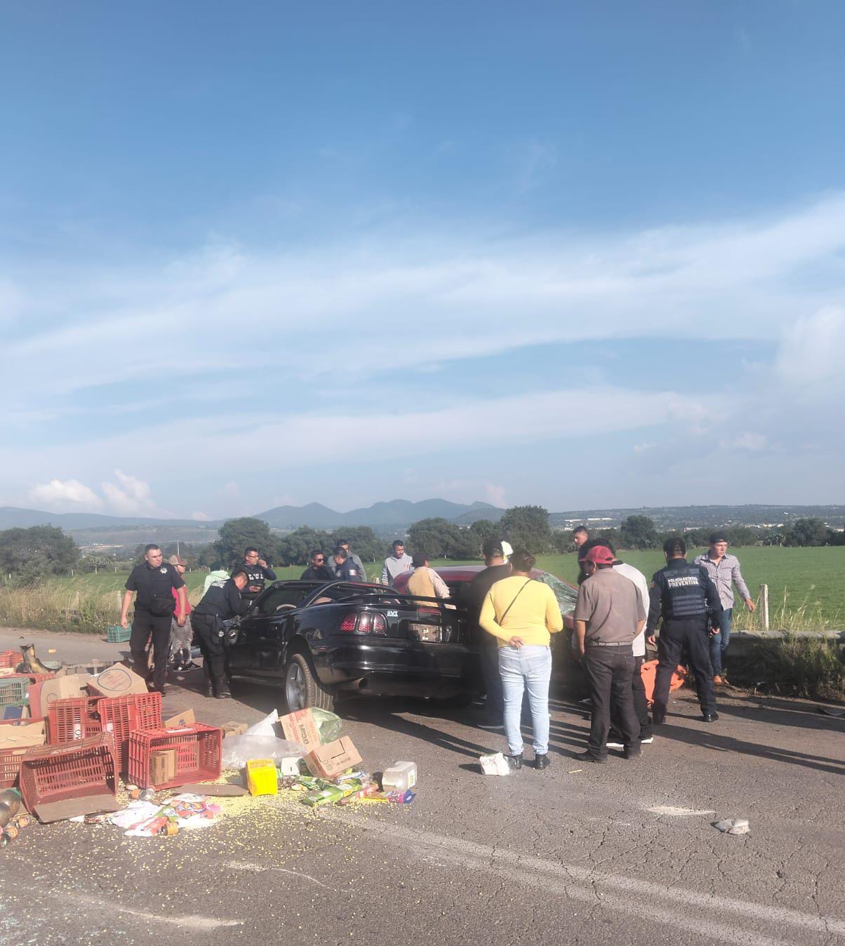 Conductor de Mustang provoca aparatoso accidente, en Tlaxco; cinco lesionados el saldo