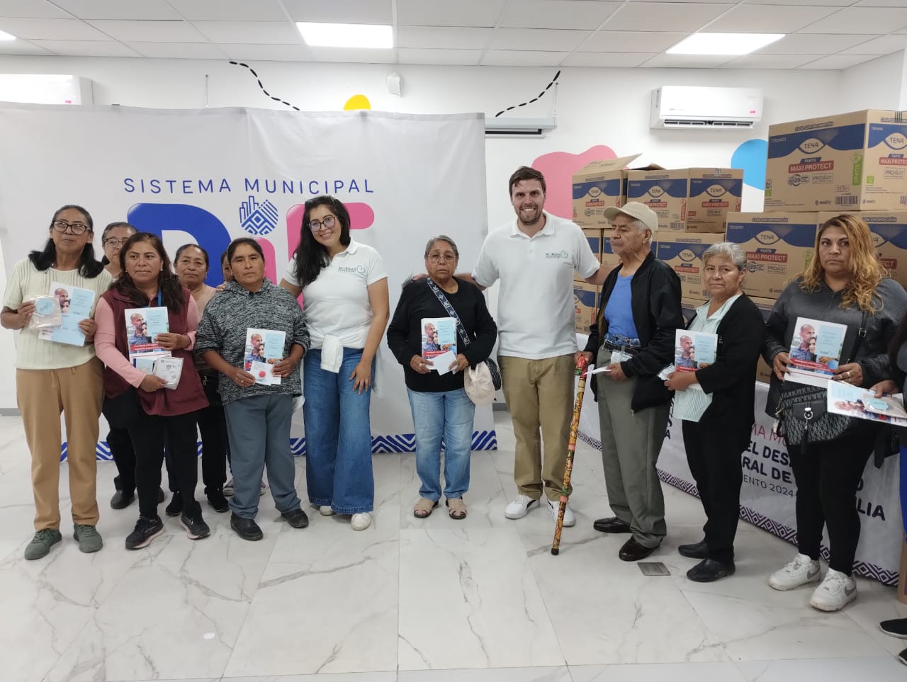 San Andrés Cholula refuerza apoyos sociales con entrega de insumos médicos a personas en situación vulnerable