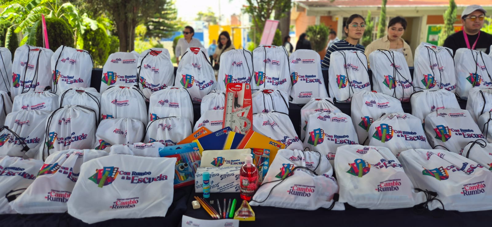 Entrega de útiles escolares avanza en San Andrés Cholula; más de 1,700 kits ya han sido distribuidos