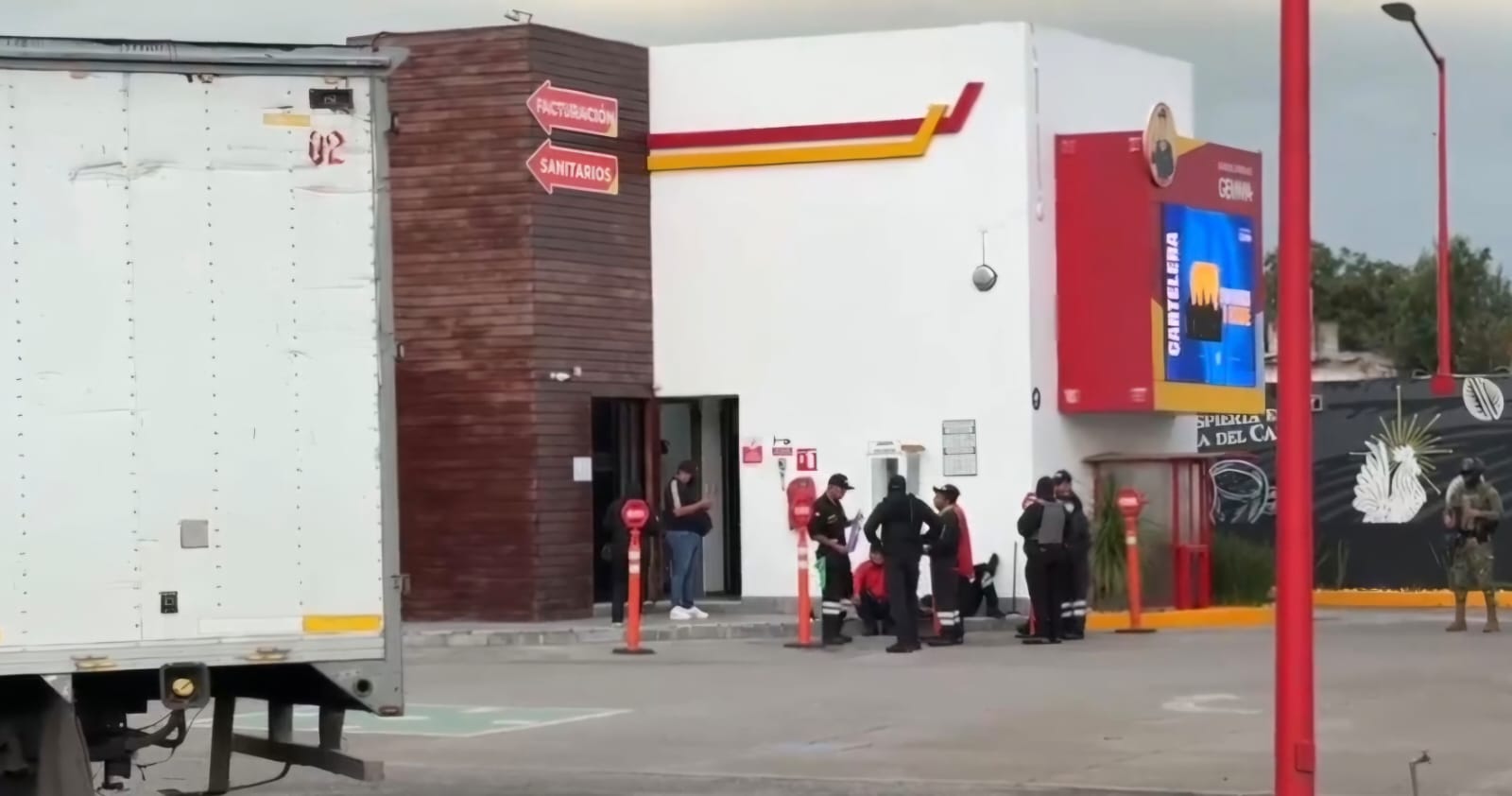 Catean gasolinera “Gemma” en el Periférico Ecológico; participa la Marina