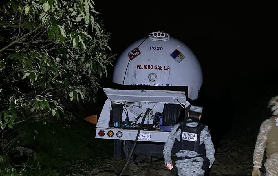 Ejército, GN y Pemex aseguran “huachipipa” conectada a ductos en Calpulalpan