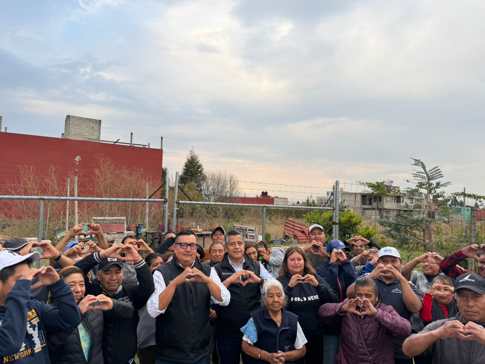 Avalan vecinos obra comunitaria en Santa Bárbara Almoloya durante asamblea ciudadana encabezada por Raymundo Cuautli