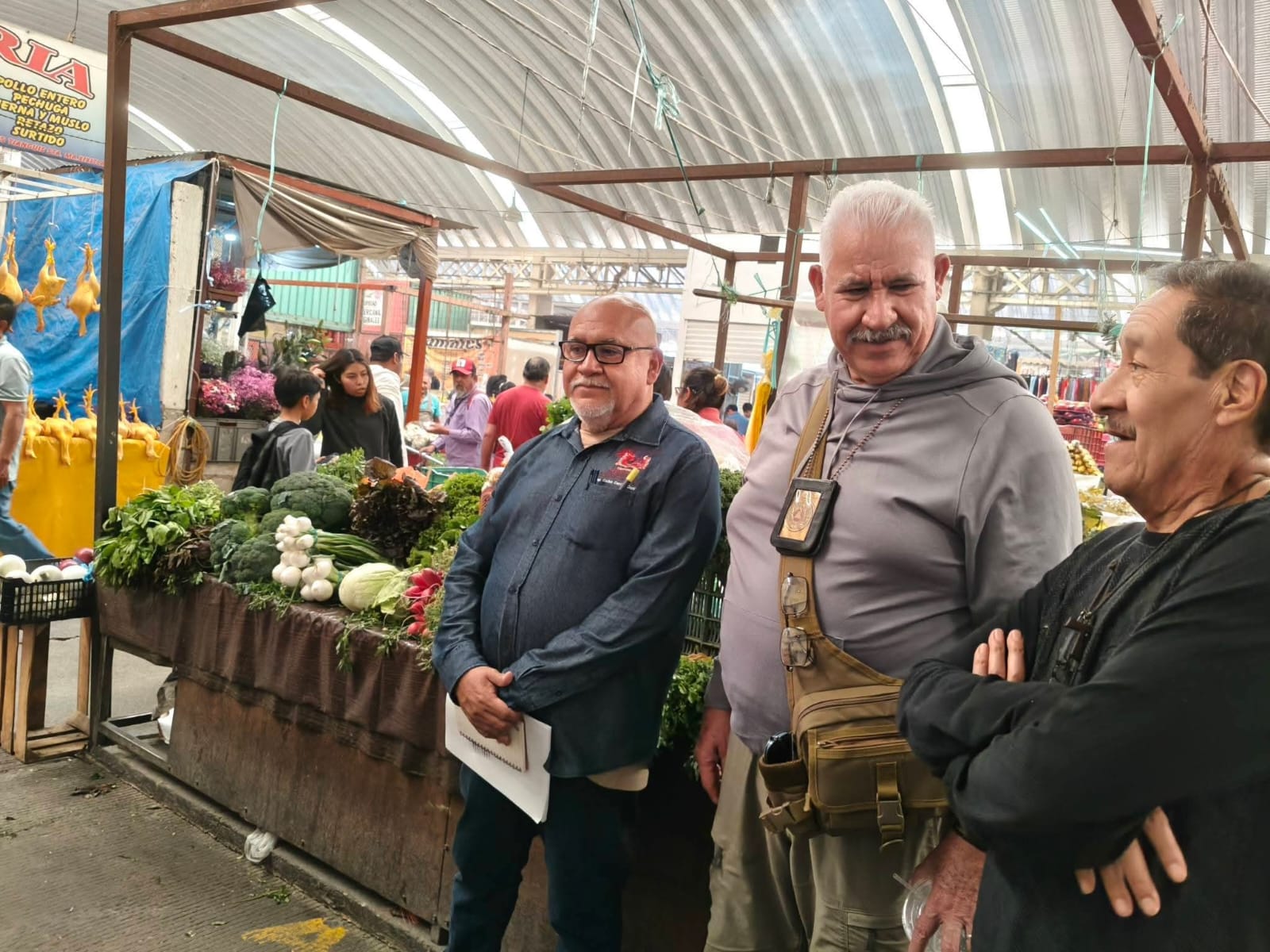 Refuerzan supervisión en el tianguis de Santiago Mixquitla para garantizar seguridad y orden