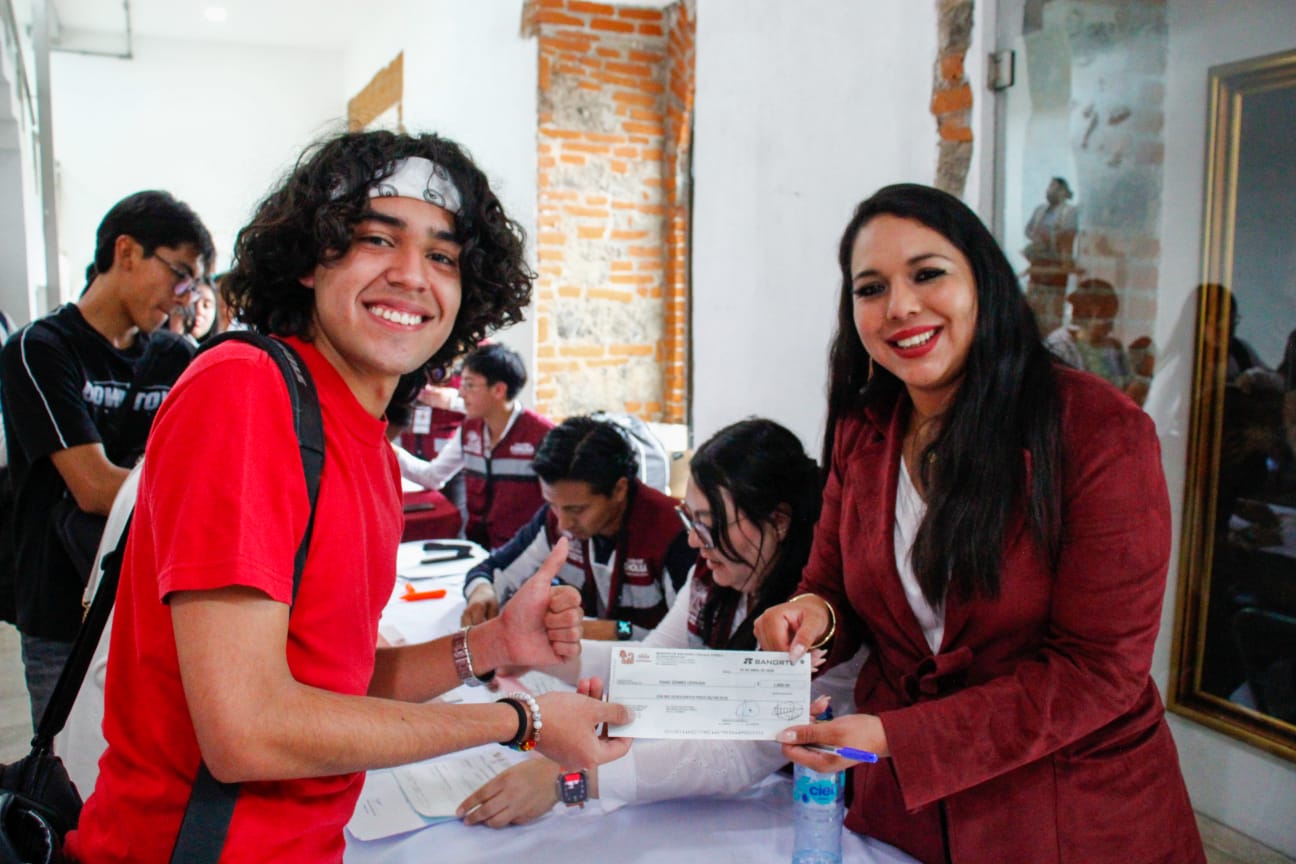 Con Becas Quetzalcóatl, Tonantzin Fernández apuesta por el futuro de la juventud