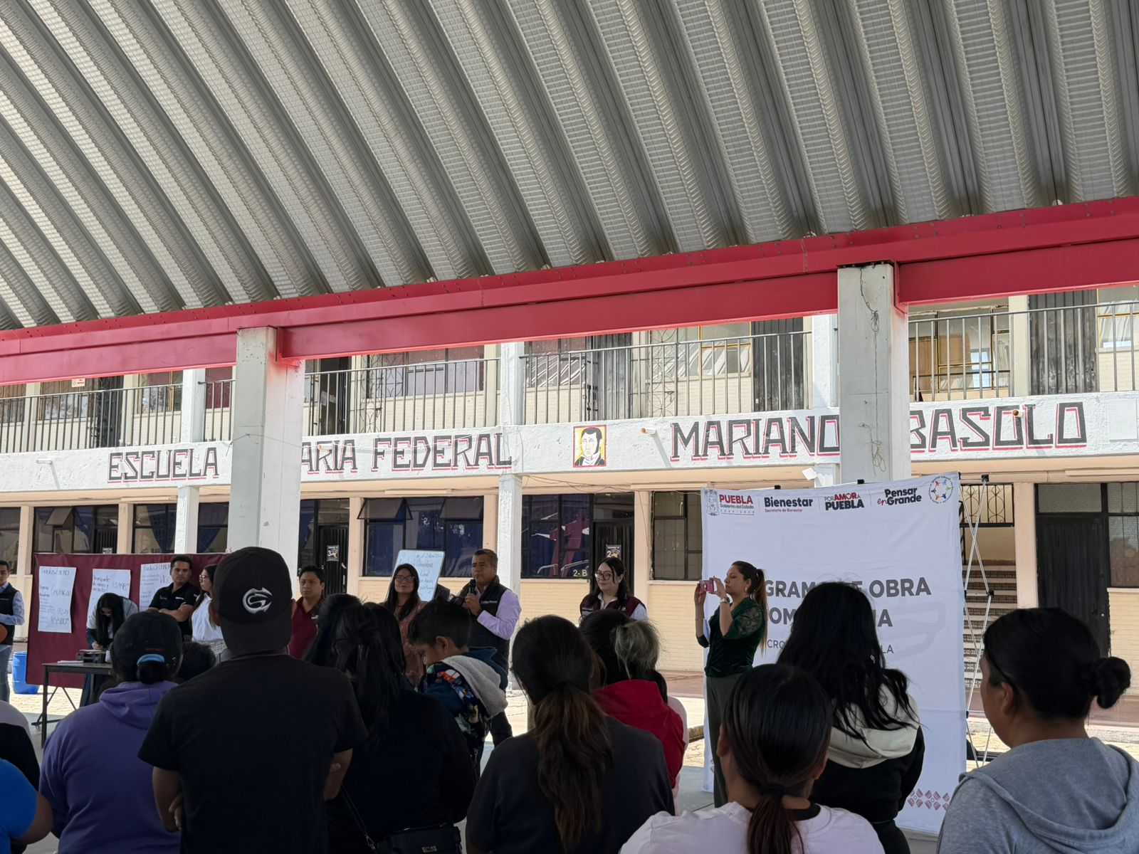 Impulsa Ray Cuautli participación ciudadana en Cholula para mejorar escuela primaria