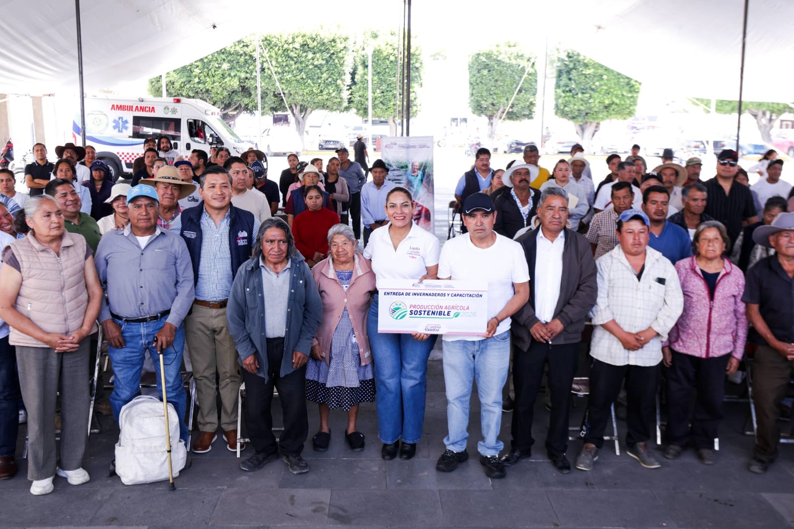 Lupita Cuautle entrega invernaderos y apoyos al campo en San Andrés Cholula