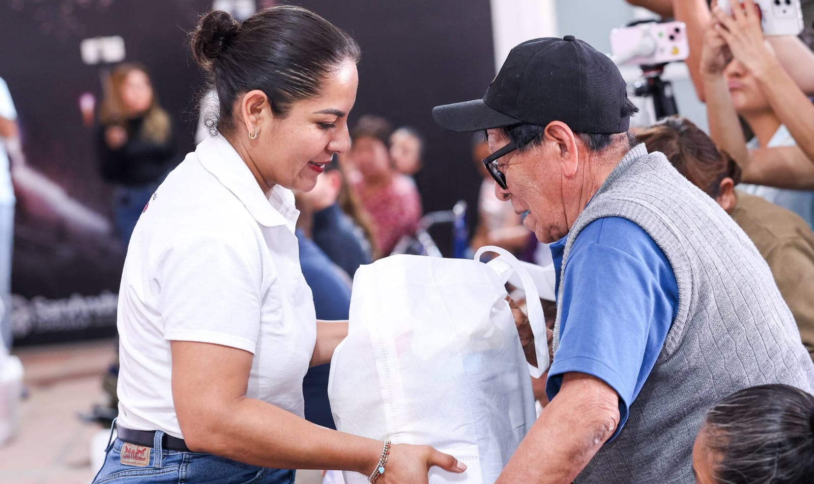 Impulsa Lupita Cuautle el bienestar social con la primera entrega de apoyos alimentarios 2026