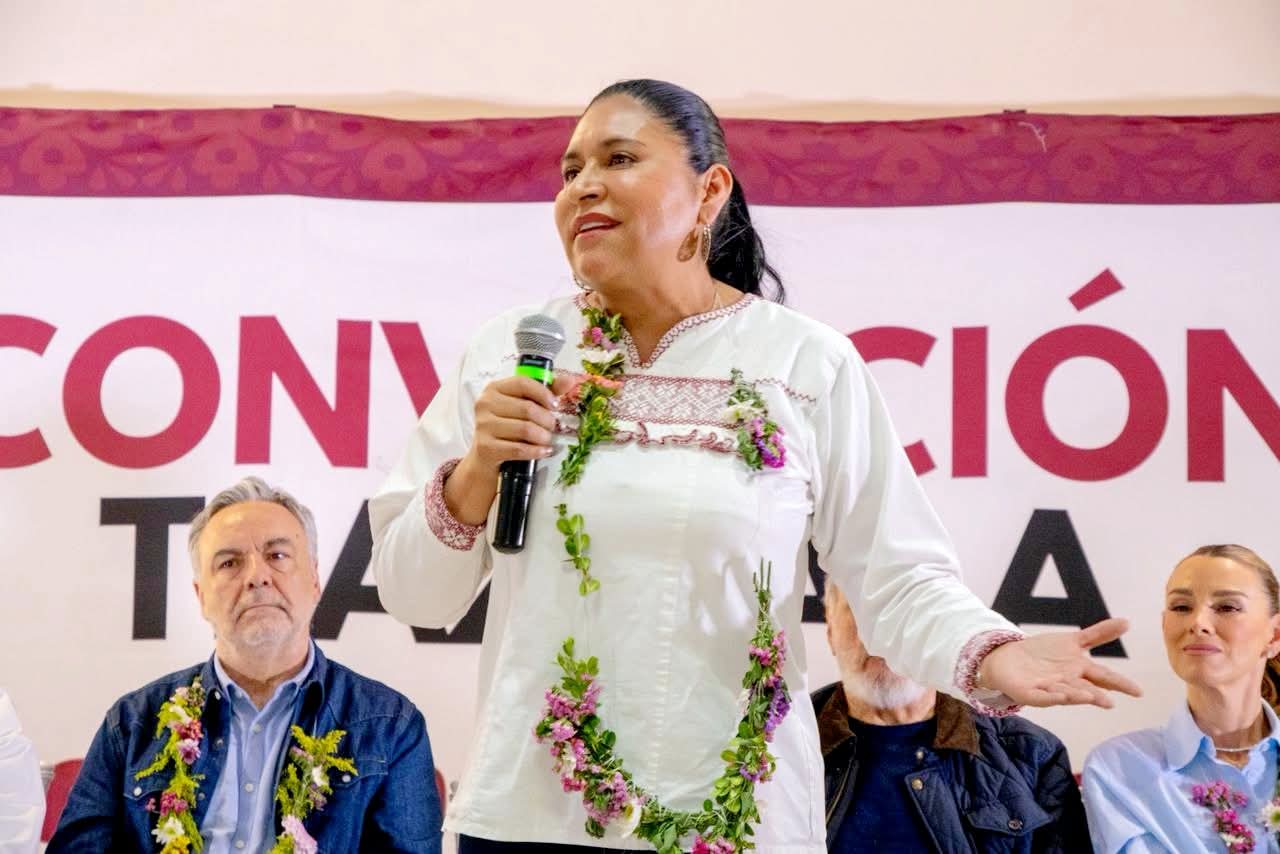A grito de "¡Gobernadora!" Morenistas reciben a Ana Lilia Rivera en Convención Tlaxcalteca