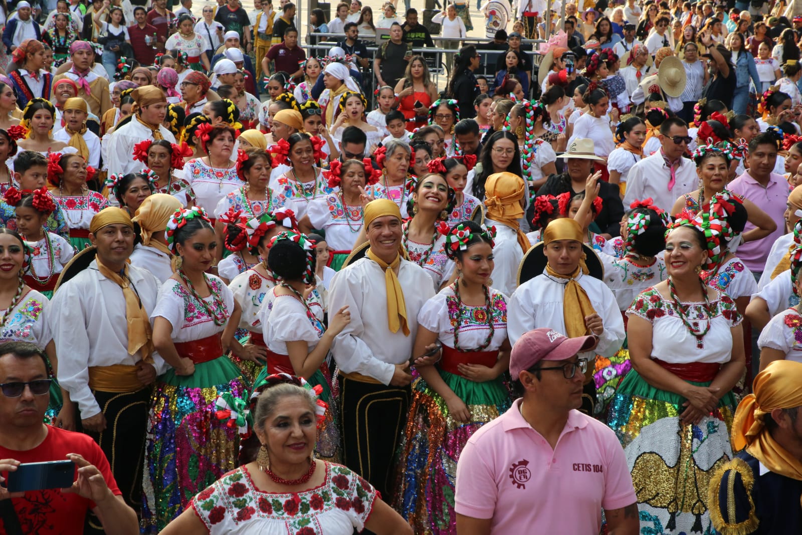 Más de 2 mil danzantes cierran con baile monumental el Festival Origen en Puebla