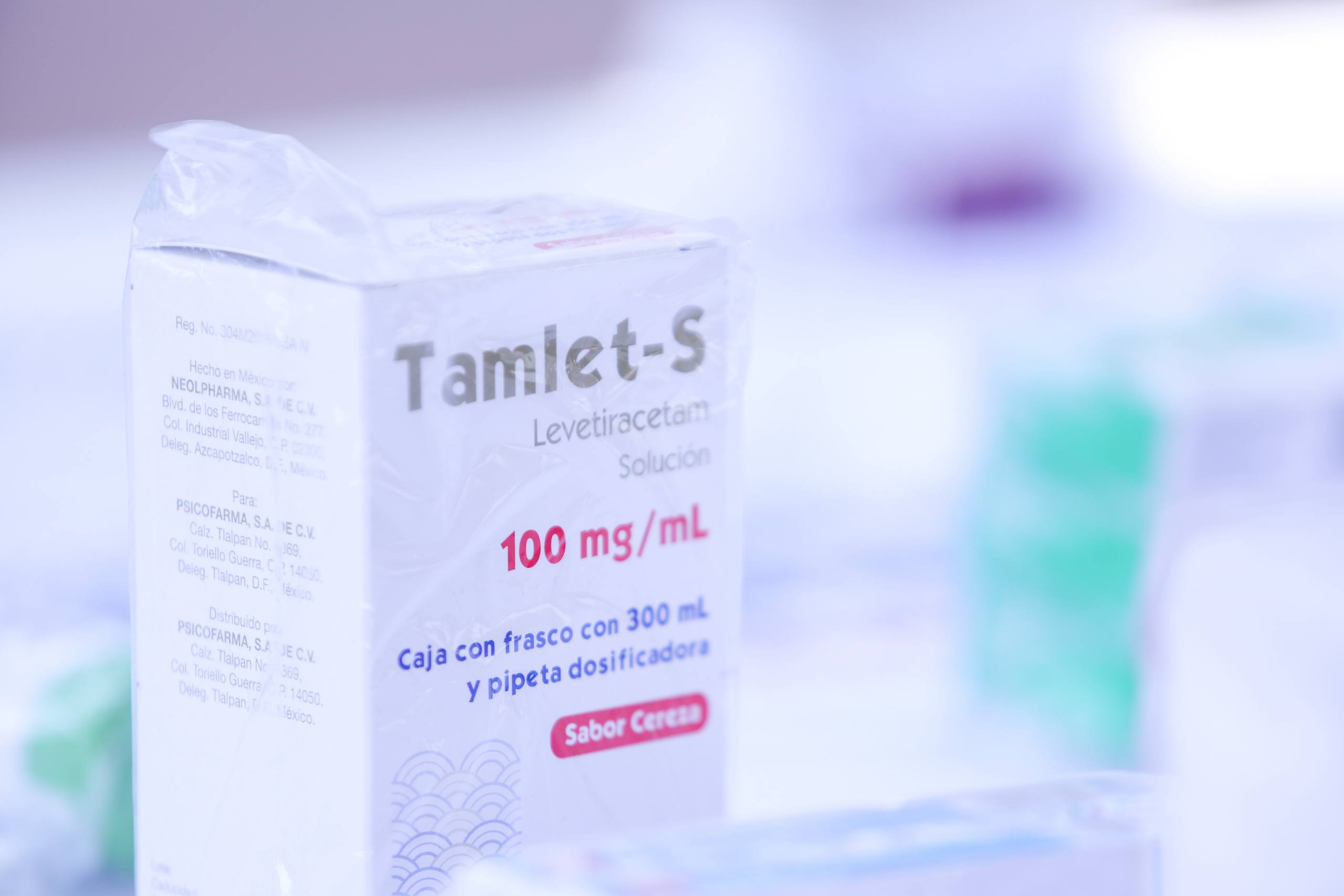 Lupita Cuautle entrega insumos médicos y de higiene con el programa “Cambiando Vidas”