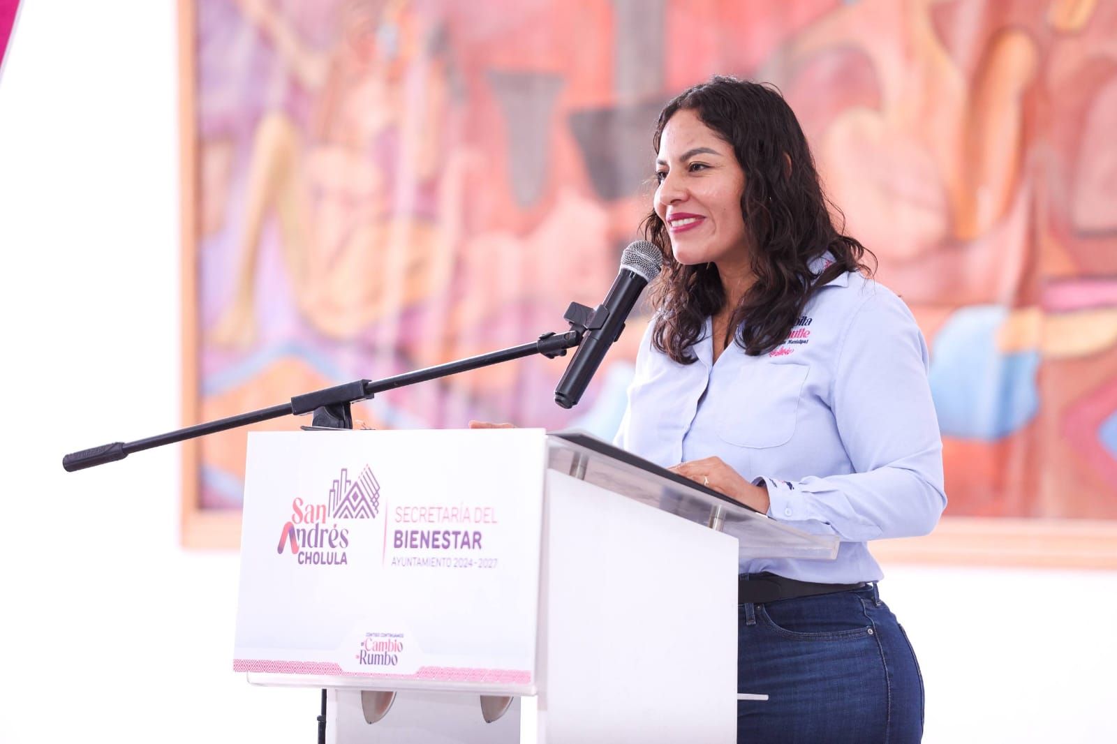 Lupita Cuautle entrega apoyos económicos a planteles educativos del municipio