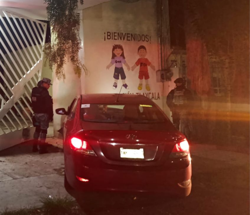 Ebrio maestro se impacta contra instalaciones de Conafe y queda grave de salud, en Ixtacuixtla