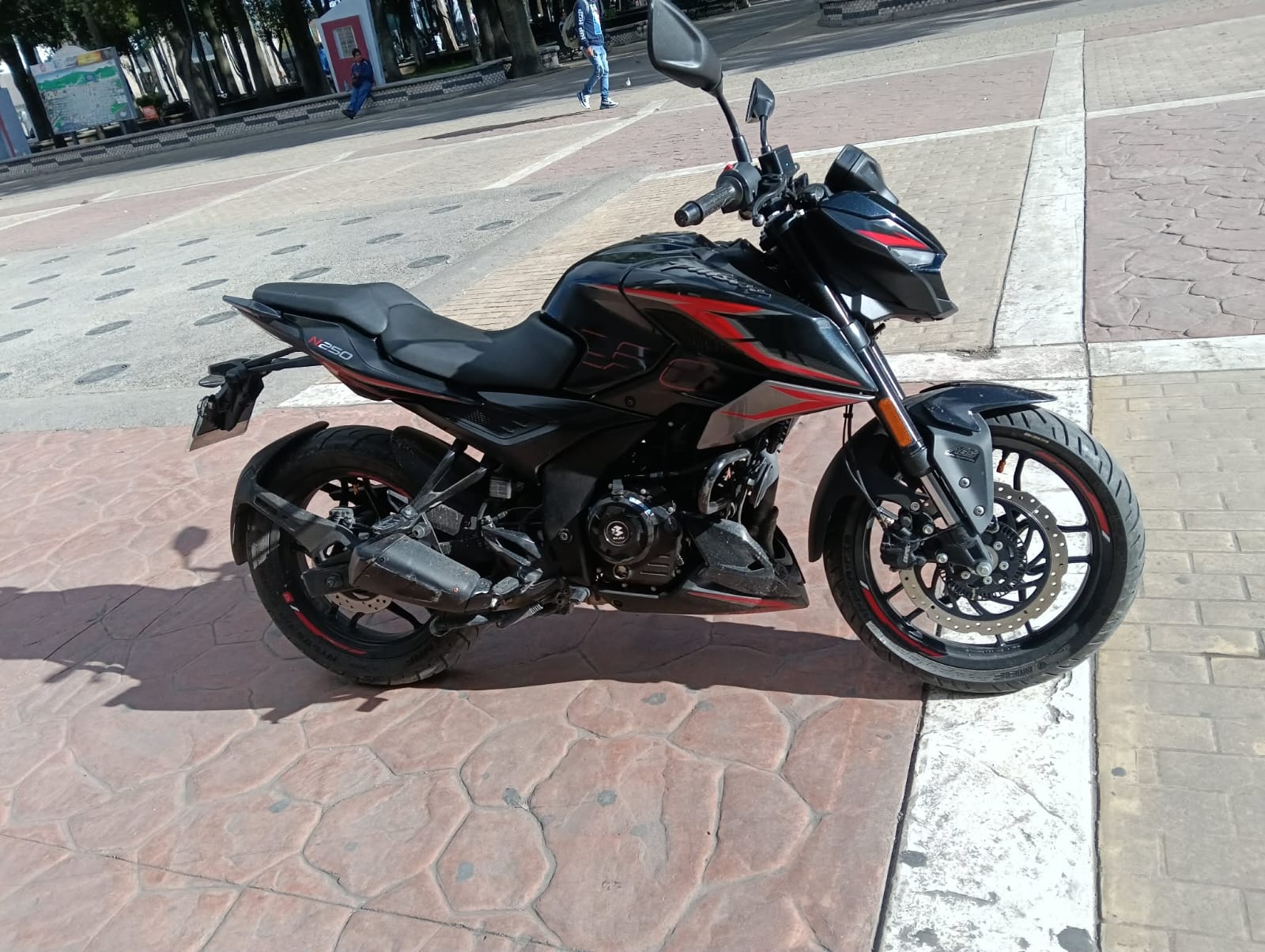 Roban motocicleta de modelo reciente en Yauhquemehcan; captan a ladrones en video