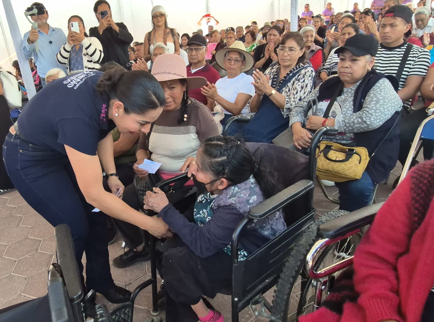 Inclusión social con entrega de apoyos funcionales a población vulnerable: Guadalupe Cuautle