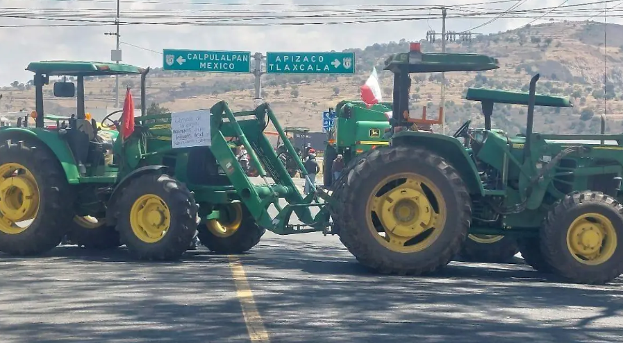 Tlaxcala se paraliza: campesinos cierran Arco Norte y exigen salida urgente para sus cosechas
