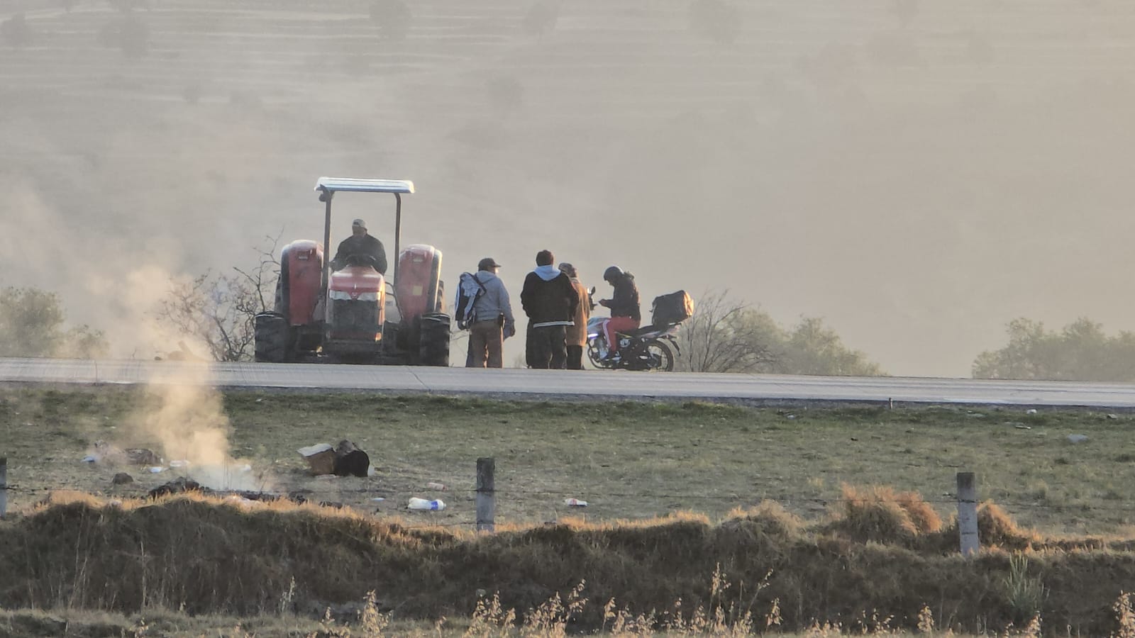 Desalojan con gas lacrimógeno y chorros de agua a manifestantes en Nanacamilpa; reabren vialidades