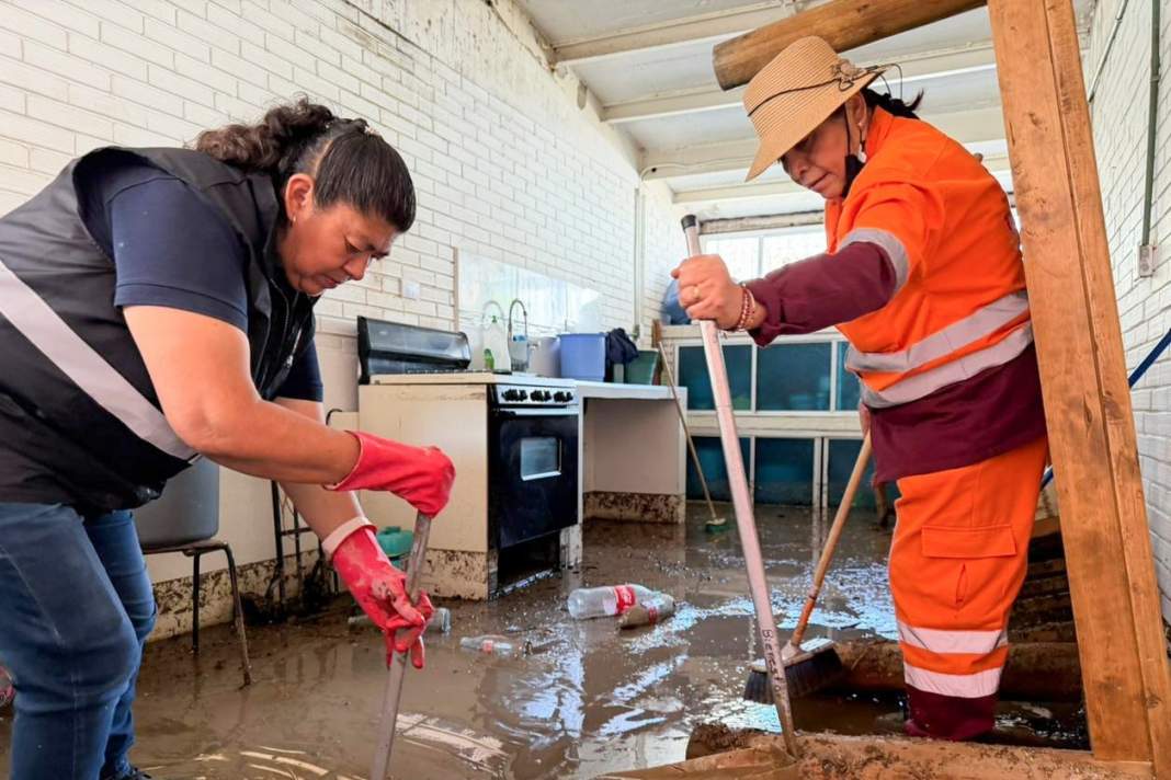 Tlaxcala responde de inmediato: rescatan kínder tras fuerte granizada y lluvias intensas