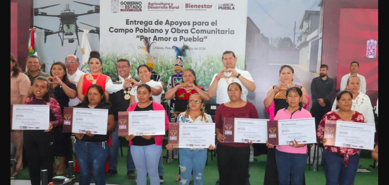 Alejandro Armenta entrega recursos para obras comunitarias en Puebla.