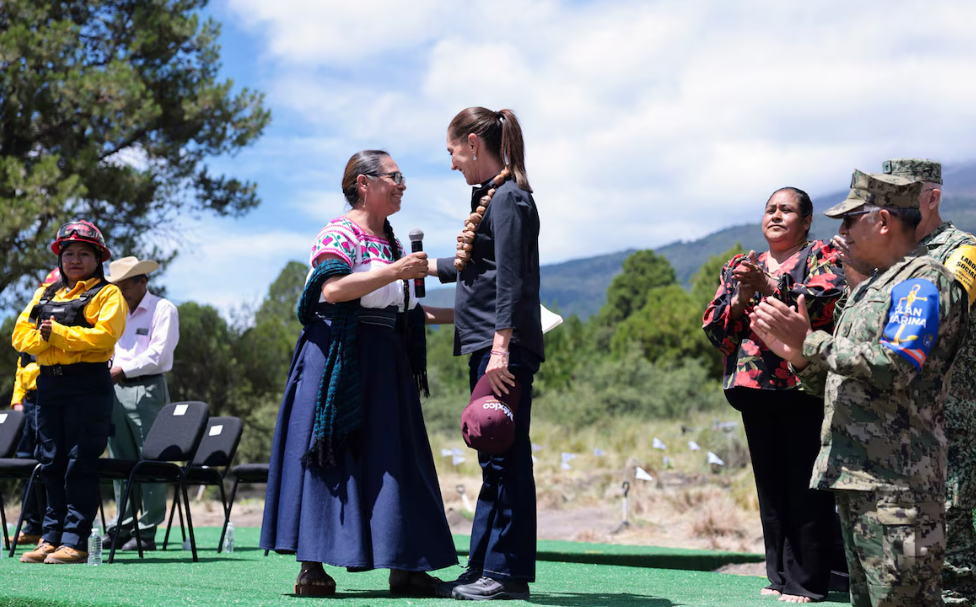 Claudia Sheinbaum durante un acto público en Puebla.