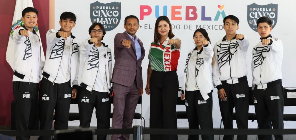 Seis atletas poblanos de kickboxing antes de competir