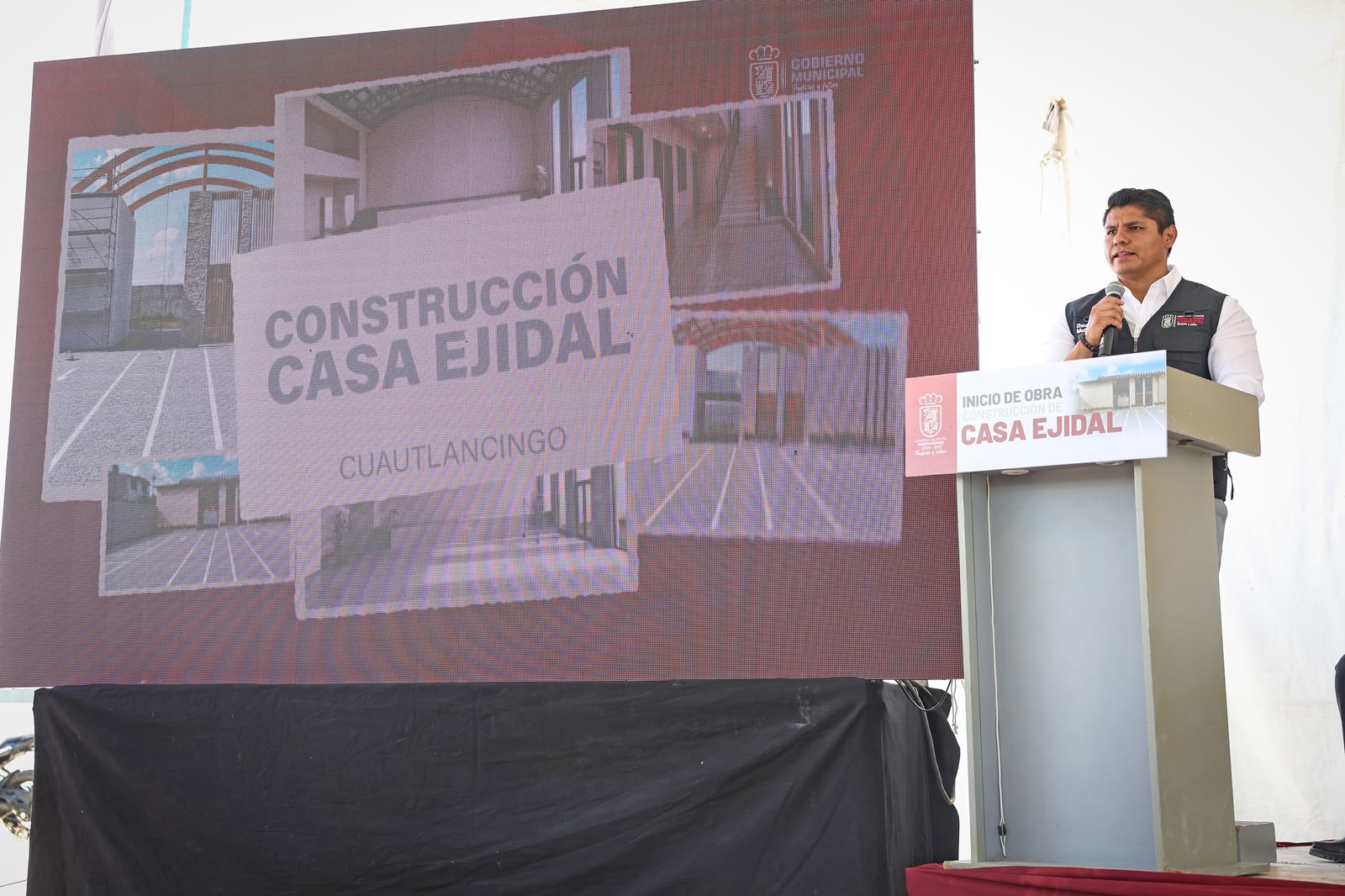 Omar Muñoz inicia construcción de nueva Casa Ejidal