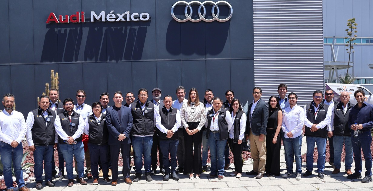 Autoridades de CONAGUA recorren la planta de Audi México en Puebla.