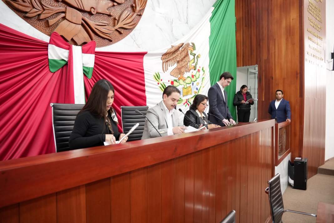 Congreso de Tlaxcala durante una sesión extraordinaria.