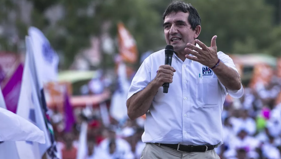 Melesio Cuén durante un evento público